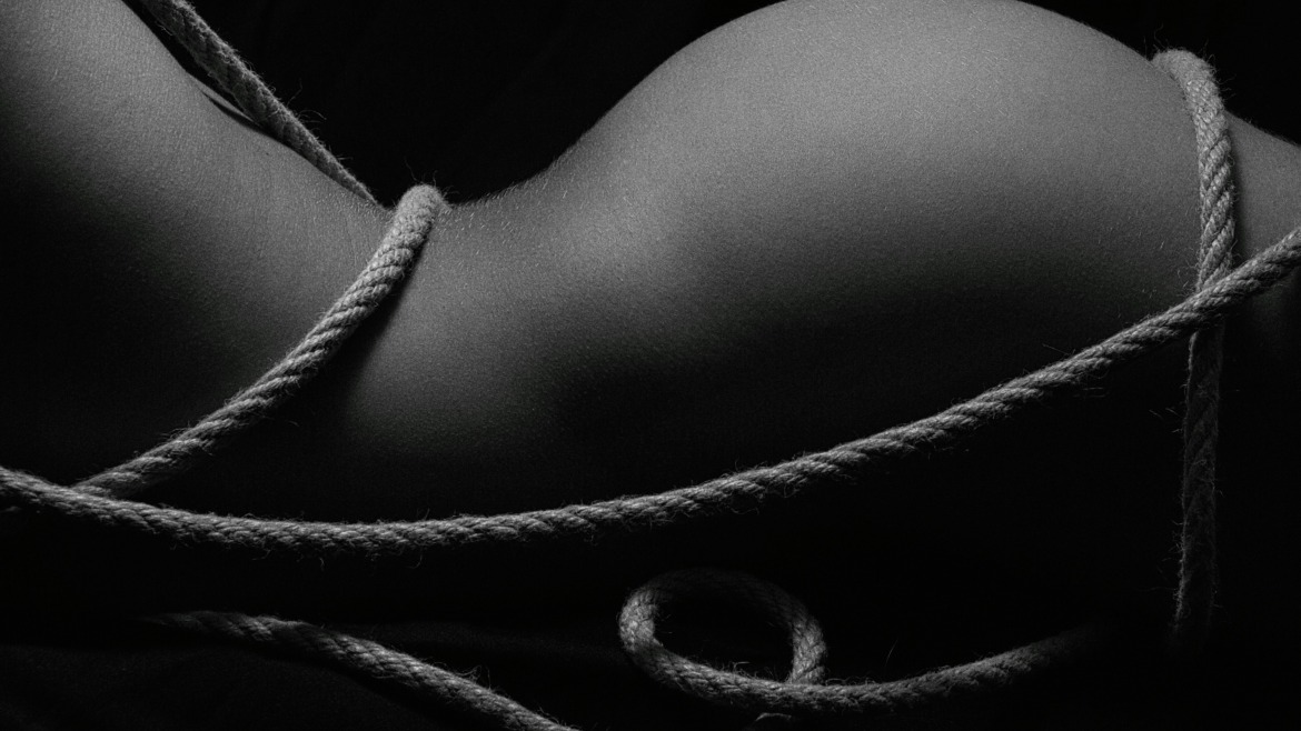 Guía del bondage para principiantes: cómo pueden explorar con seguridad las parejas y los solitarios